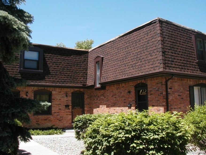 5055 Crooks Rd unit 16, Royal Oak, MI 48073 - photo 1