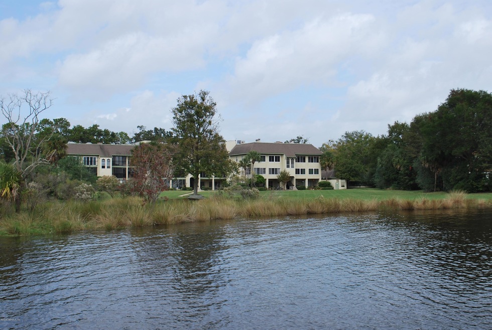 4300 Lakeside Dr unit 18, Jacksonville, FL 32210 - photo 1