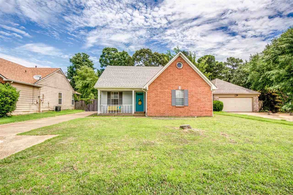 Level Driveway - gorgeous exterior - New roof in 2