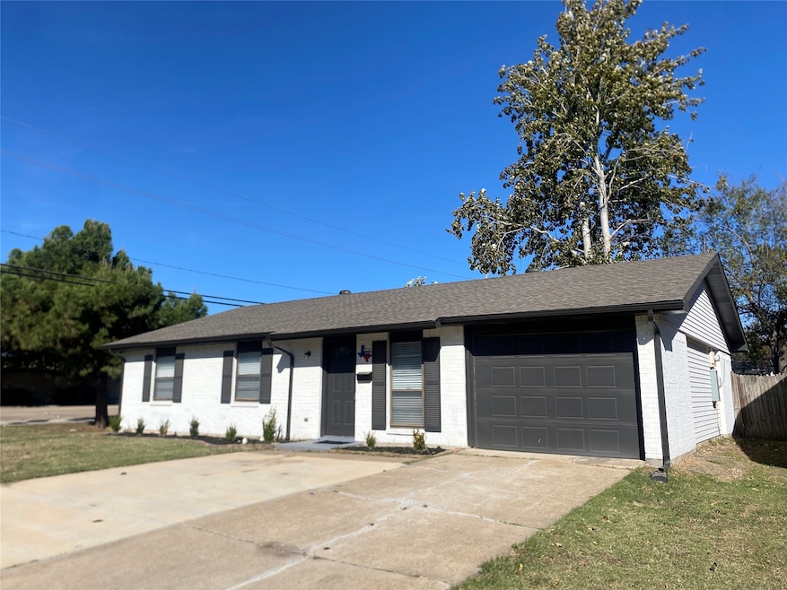 802 Las Palmas Dr, Grand Prairie, TX 75052 - photo 1