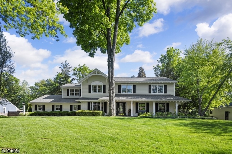 411 Cornwall Ct, Wyckoff, NJ 07481 - photo 1