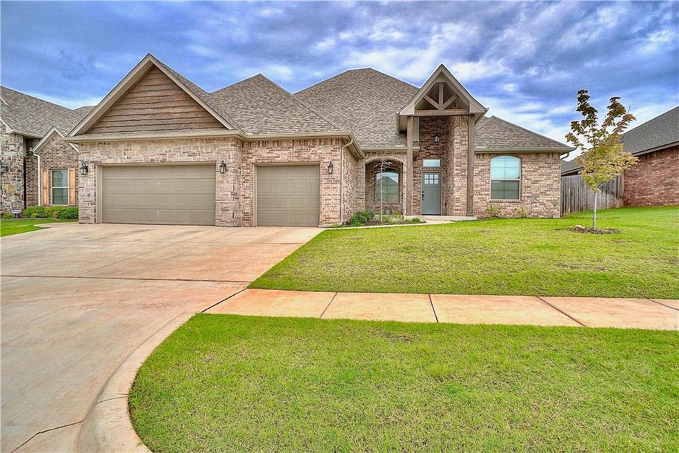 1001 Lindsey Ln, Moore, OK 73160 - photo 1