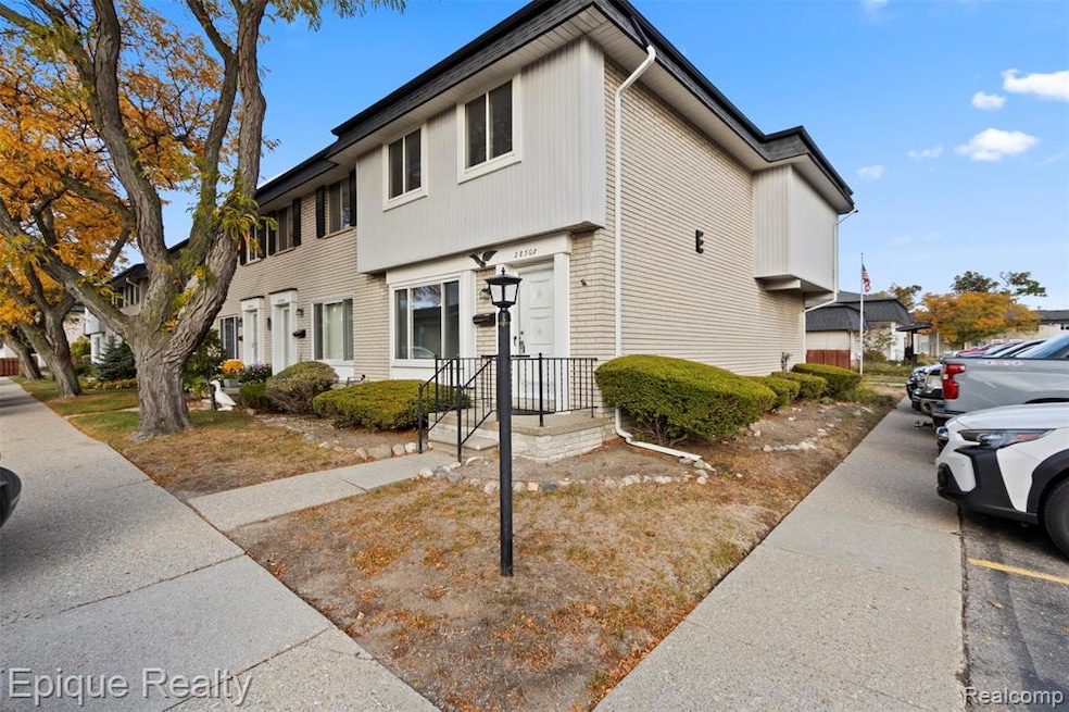 28308 Universal Dr, Warren, MI 48092 - photo 1