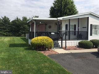 122 Greenbriar Cir, Lancaster, PA 17603 - photo 1