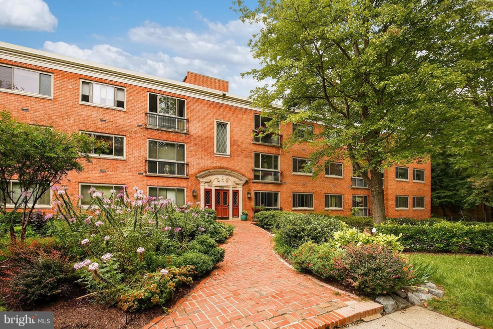 2711 Ordway St NW unit 111, Washington, DC 20008 - photo 1