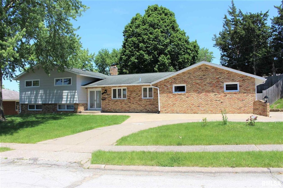 2226 W Hayes St, Davenport, IA 52804 - photo 1