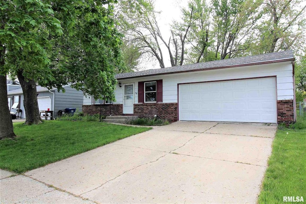 1134 N Stark St, Davenport, IA 52804 - photo 1