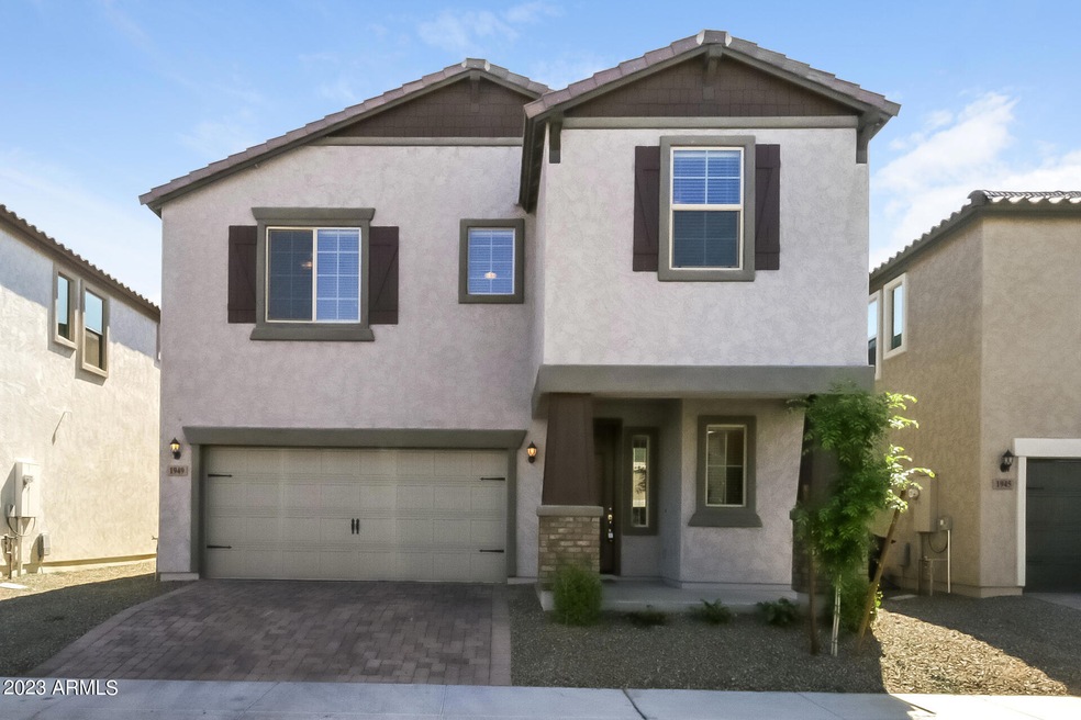 000-photo-front-view-7026534