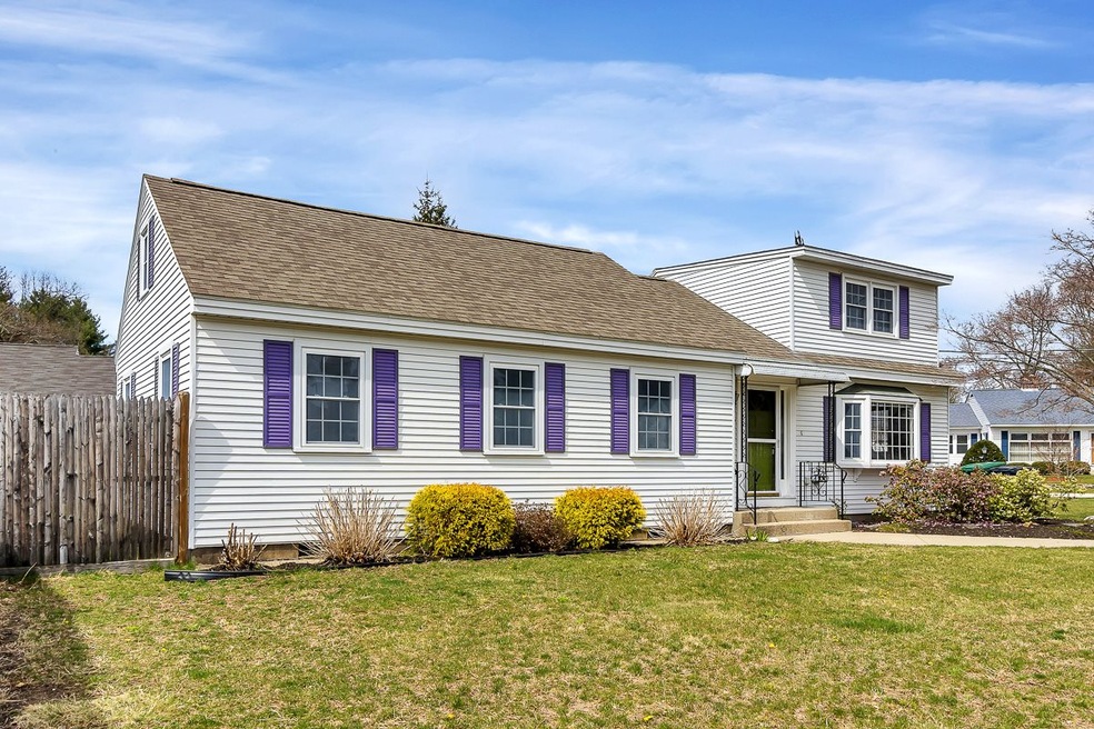 24 Berkshire Rd, Nashua, NH 03064 - photo 1