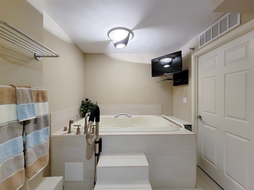 Just looking at this huge spa tub is relaxing!!