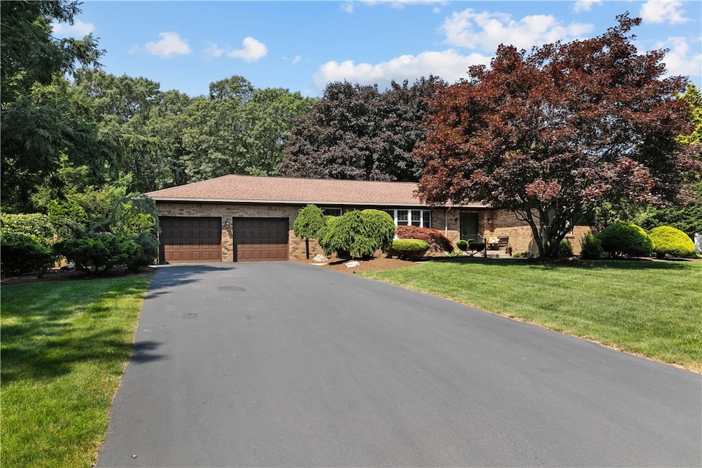 10 Gilbert Stuart Dr, East Greenwich, RI 02818 - photo 1