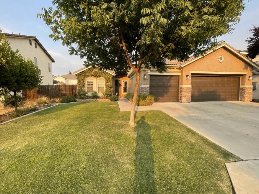 2890 N Dee Ann Ave, Fresno, CA 93727 - photo 1