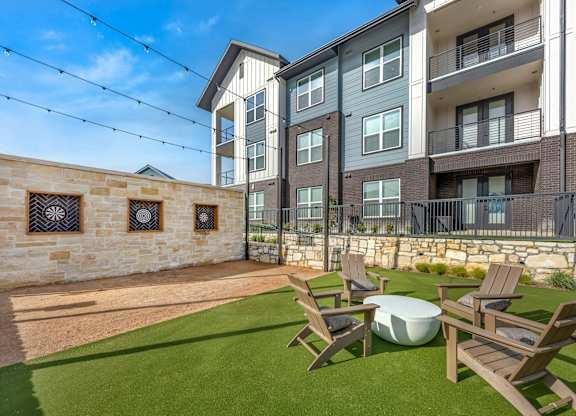 2908 E Howard Ln unit 9210, Manor, TX 78653 - photo 1