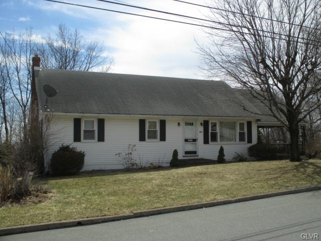 404 E Laurel Ave, Pen Argyl, PA 18072 - photo 1