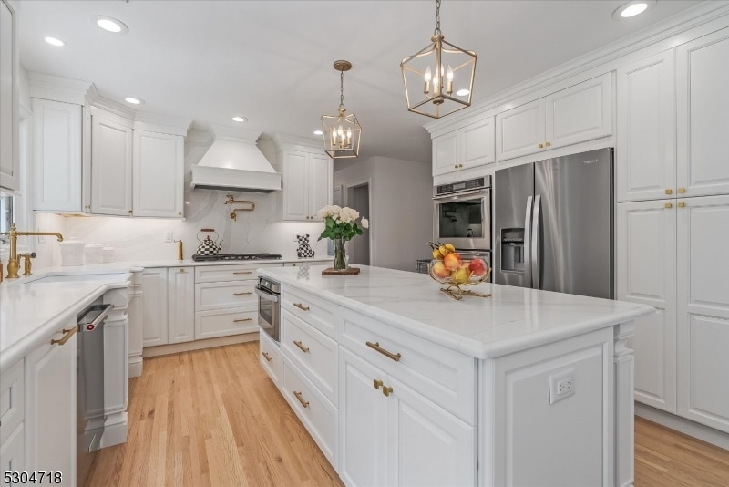 7 Lookout Point Trail, Totowa, NJ 07512 - photo 1