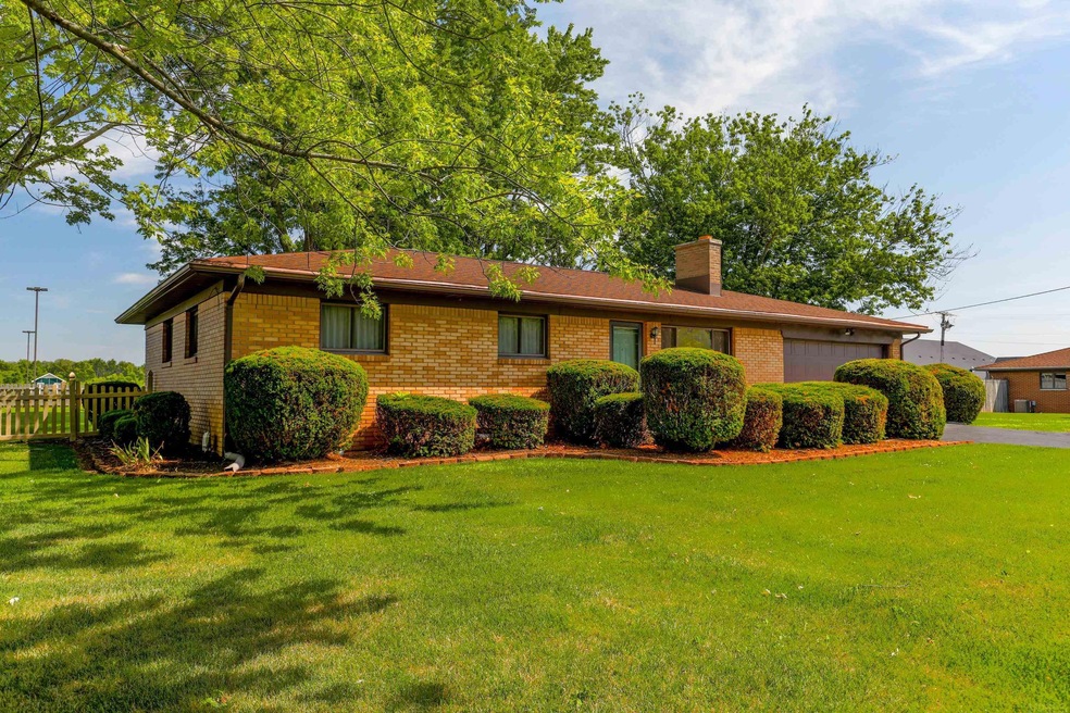 351 E Dustman Rd, Bluffton, IN 46714 - photo 1