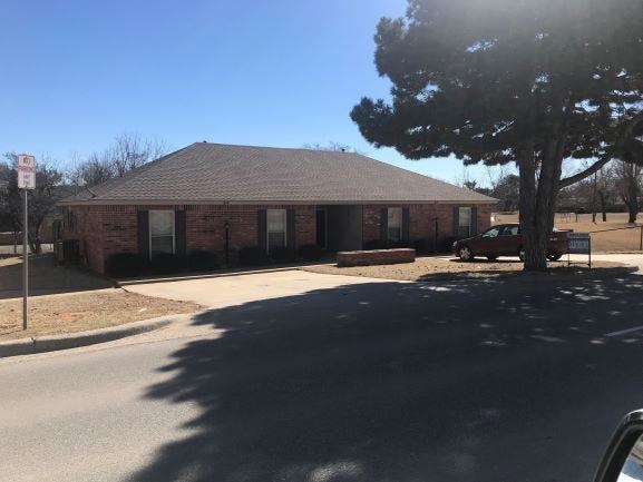 914 N Washington Ave, Weatherford, OK 73096 - photo 1