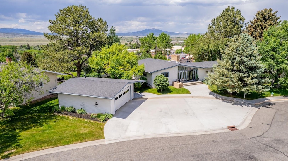 Under Contract $850,000