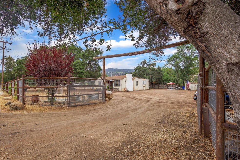 01-10572 N Ojai Rd-27