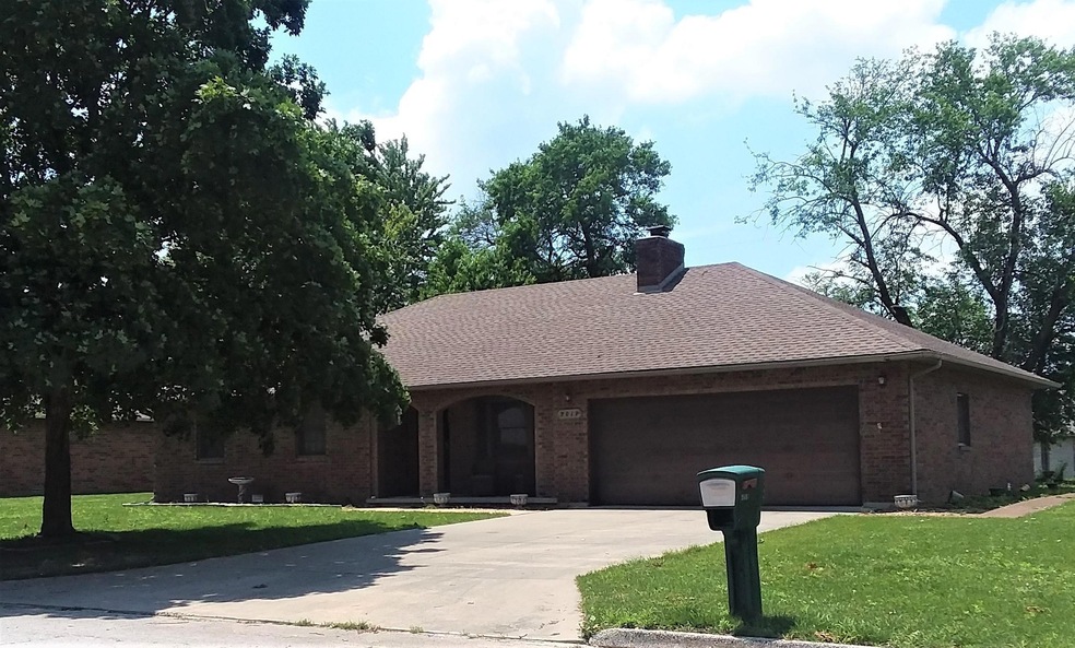 2017 S Hedgewood Dr, Bolivar, MO 65613 - photo 1