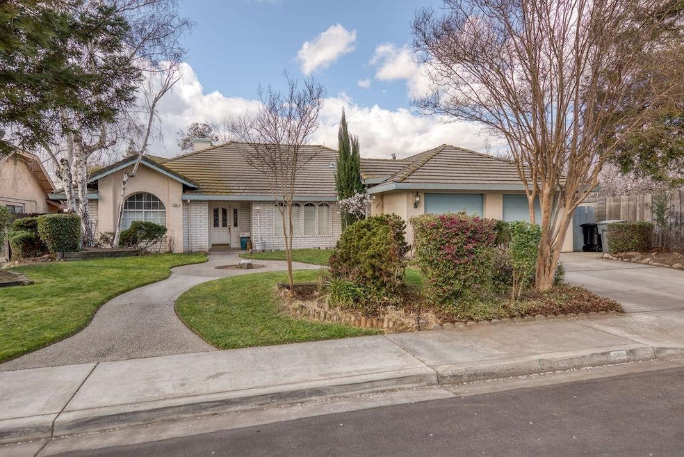 88 Willowood Dr, Oakdale, CA 95361 - photo 1