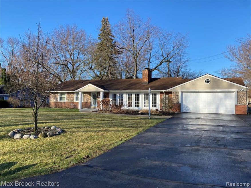 Welcome to 2195 Hammond Lake Rd.