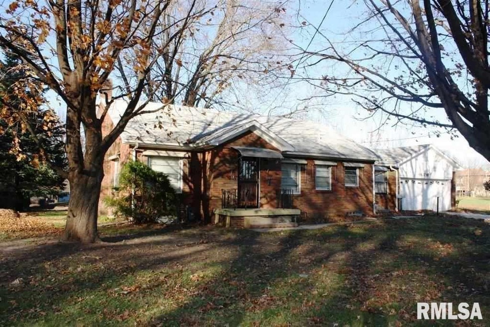 4433 Cheyenne Ave, Davenport, IA 52806 - photo 1