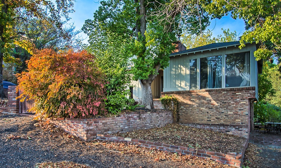 1906 Grandview Ave, Redding, CA 96001 - photo 1