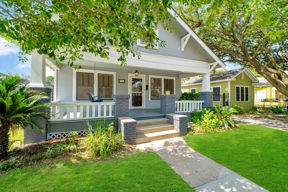 1024 W Temple St, Houston, TX 77009 - photo 1