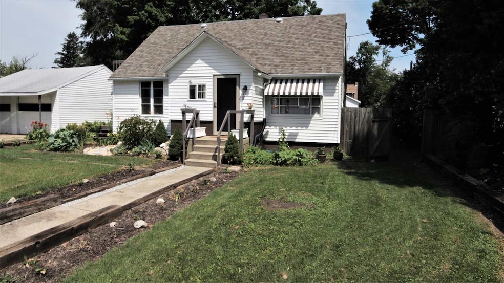 413 E Chestnut St, New Carlisle, IN 46552 - photo 1