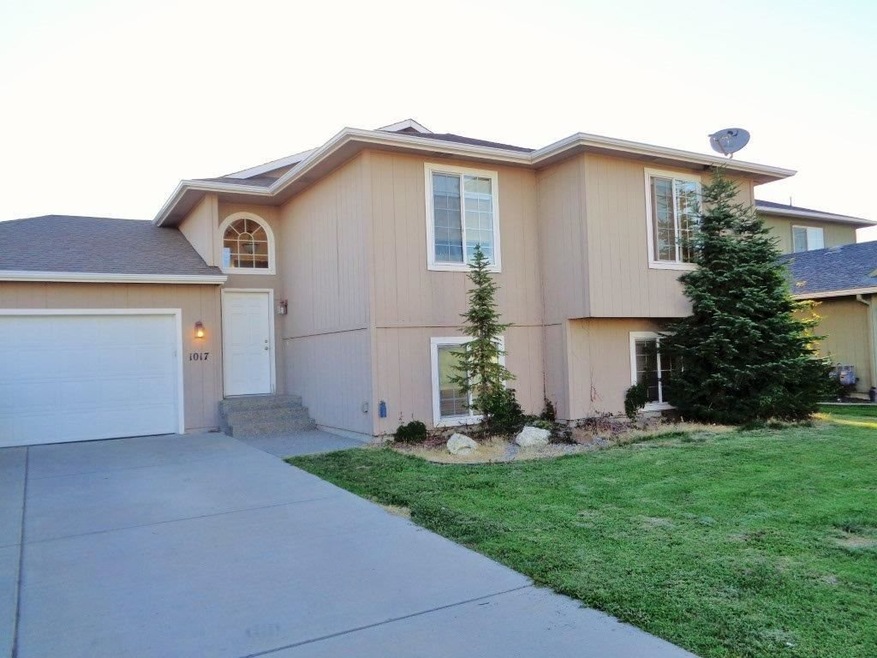 1017 N Wilcox St, Medical Lake, WA 99022 - photo 1