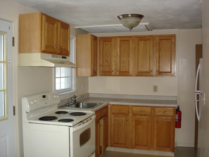 10 Spaulding St unit a, Townsend, MA 01469 - photo 1