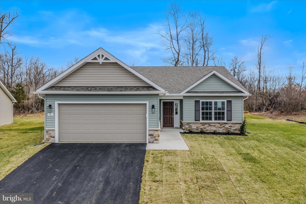 95 Boothbay Dr, Martinsburg, WV 25403 - photo 1