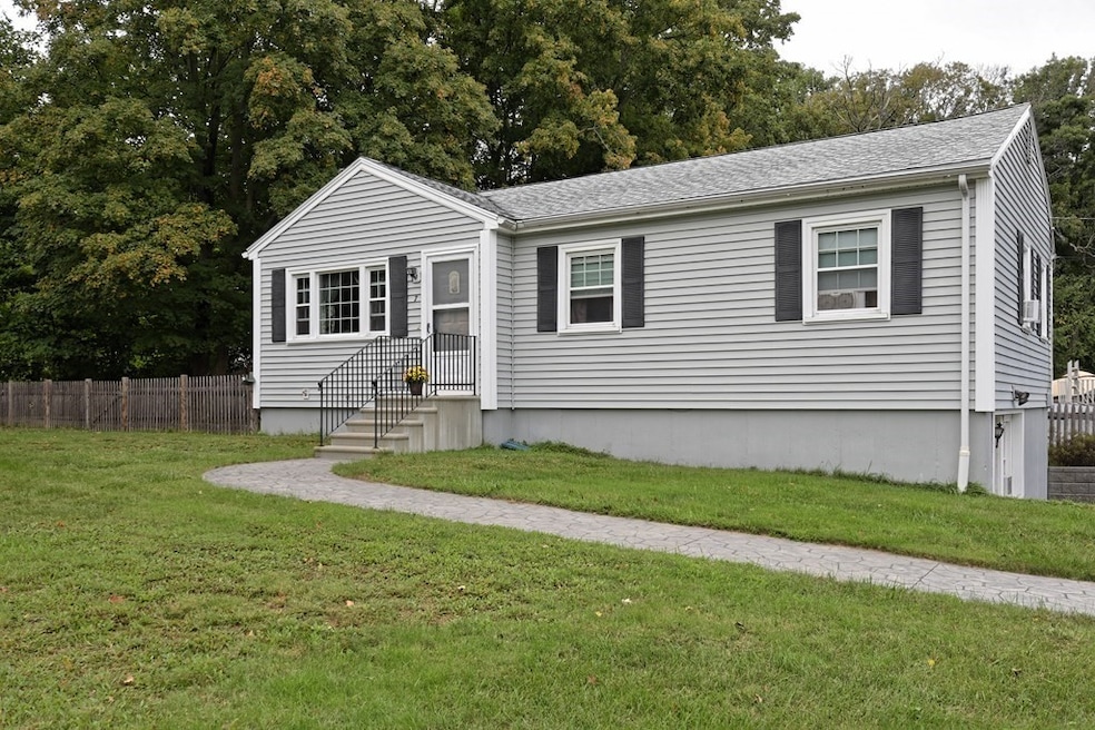 7 Meadow Pkwy, Franklin, MA 02038 - photo 1