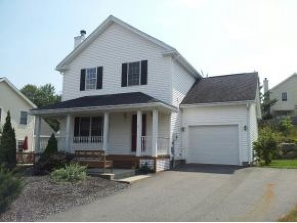 4 Chocorua Ln, MerriMacK, NH 03054 - photo 1