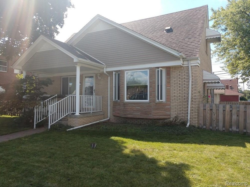 MEL/NAP SCHOOLS. LARGE COVERED FRONT PORCH. BAY WI