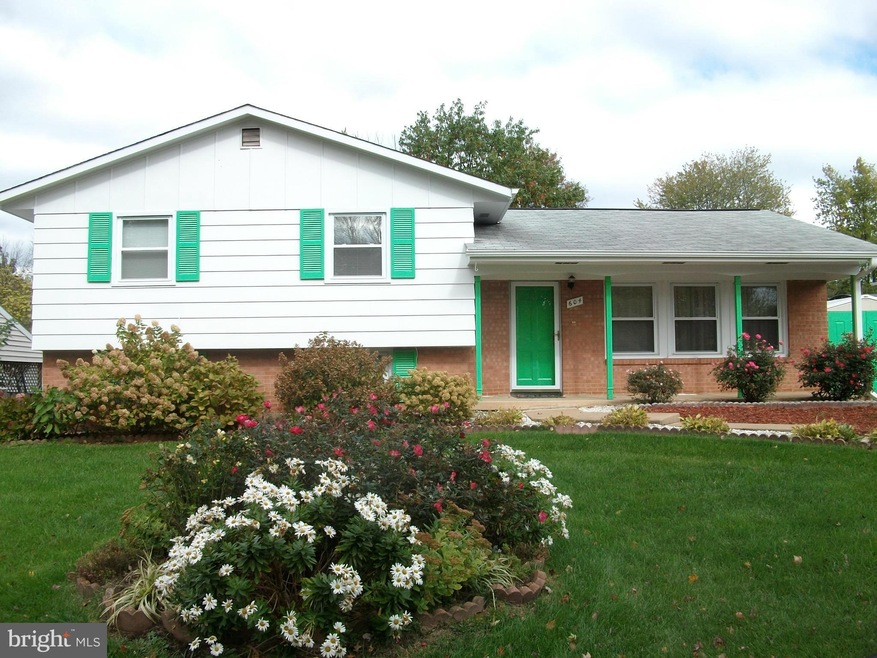 604 W Nettle Tree Rd, Sterling, VA 20164 - photo 1