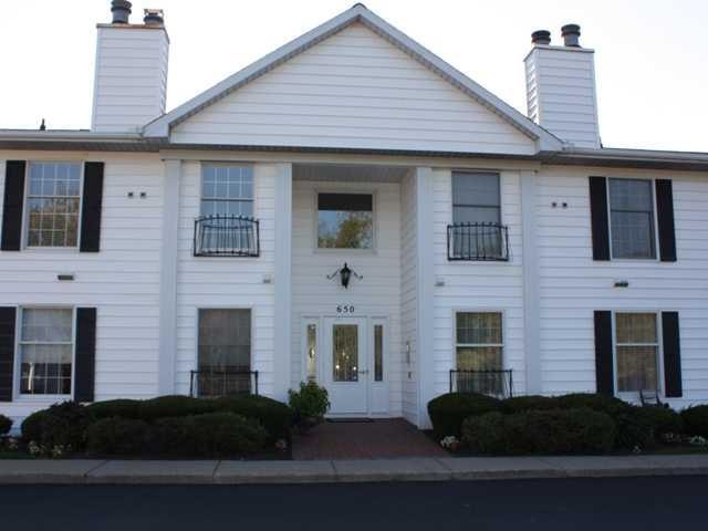 Exterior Front Location, Location, Convenience! We
