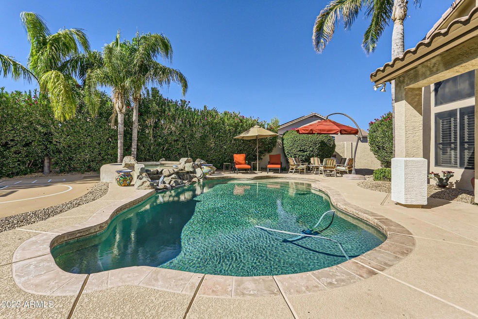 52 Exterior Pool