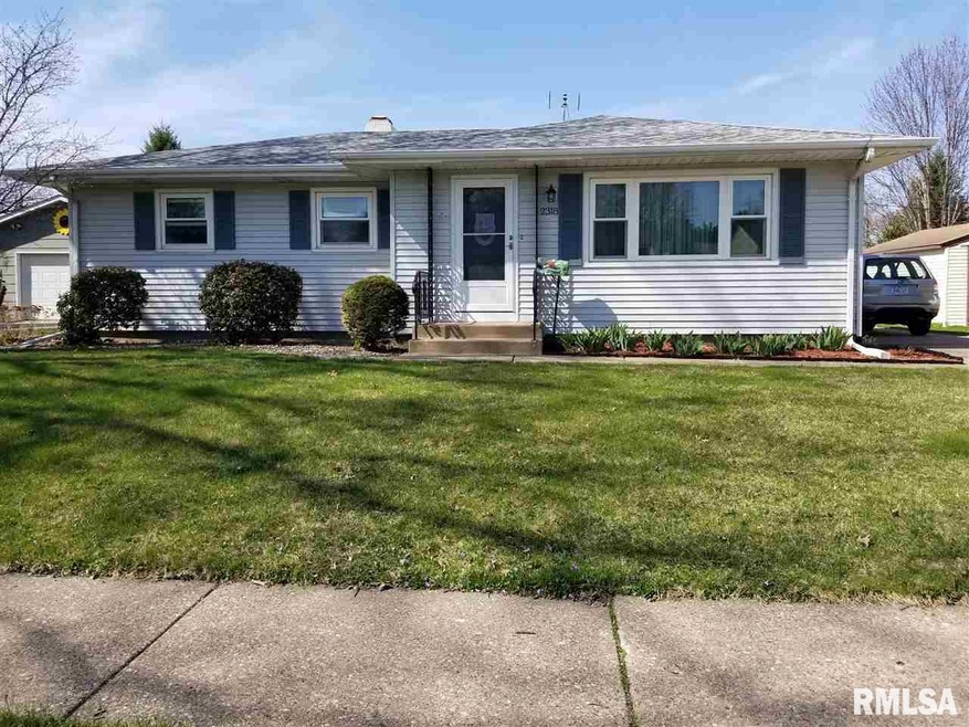 2318 W Dover Ct, Davenport, IA 52804 - photo 1