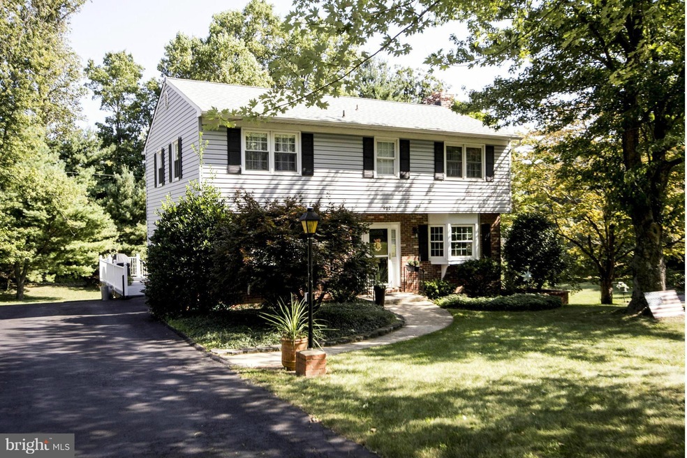 4609 Roundhill Rd, Ellicott City, MD 21043 - photo 1