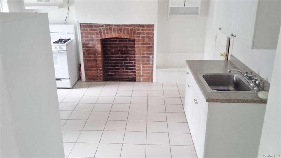 36 S Clinton St unit 3, Poughkeepsie, NY 12601 - photo 1