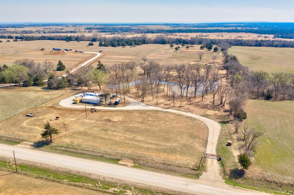 712 Bewley, Whitesboro, TX 76273 - photo 1