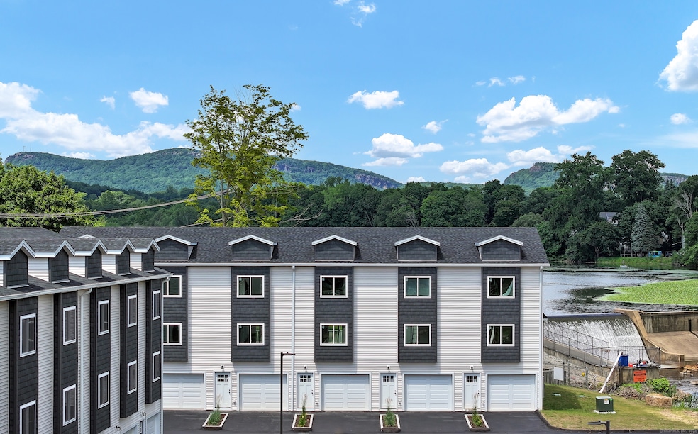 33 W Main St unit 23, Meriden, CT 06451 - photo 1