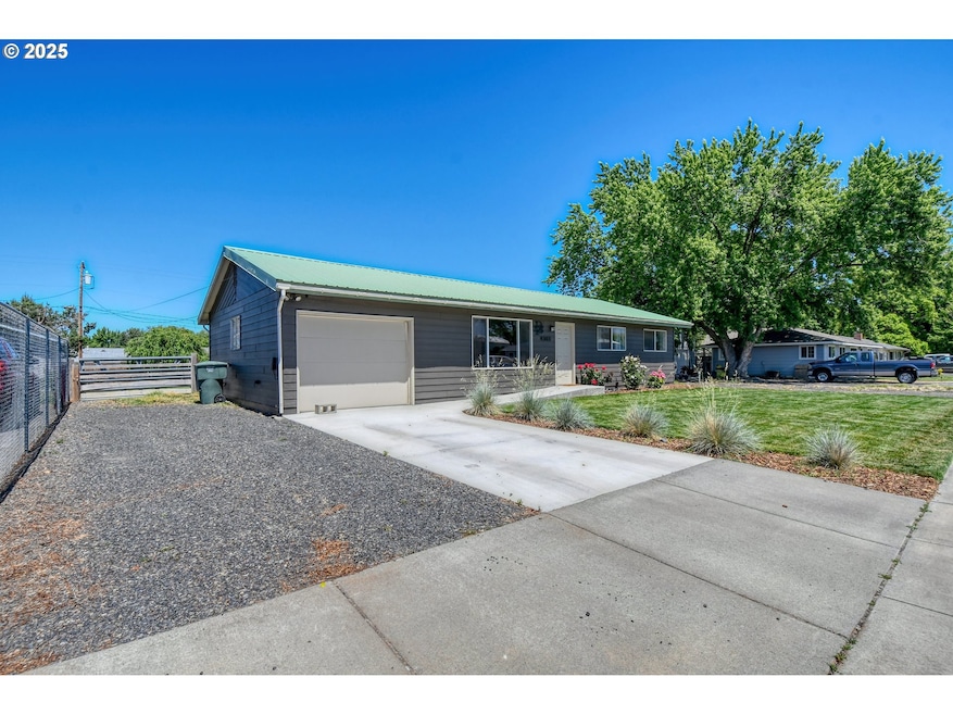 4303 SW Sheridan Ave, Pendleton, OR 97801 - photo 1