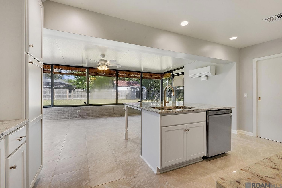 8345 Thurman Dr, Baton Rouge, LA 70806 - photo 1