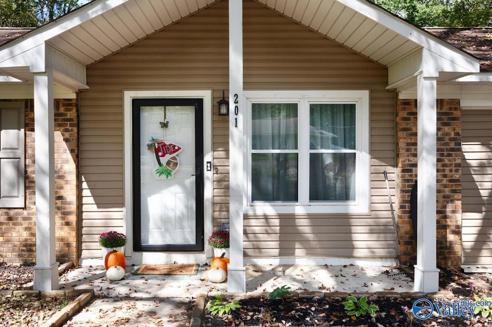 201 Amy Dr, Huntsville, AL 35811 - photo 1