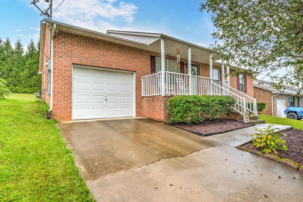 7113 Majors Landing Ln, Corryton, TN 37721 - photo 1