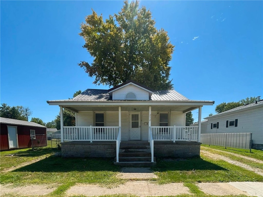 212 E 5th St, Tilton, IL 61833 - photo 1