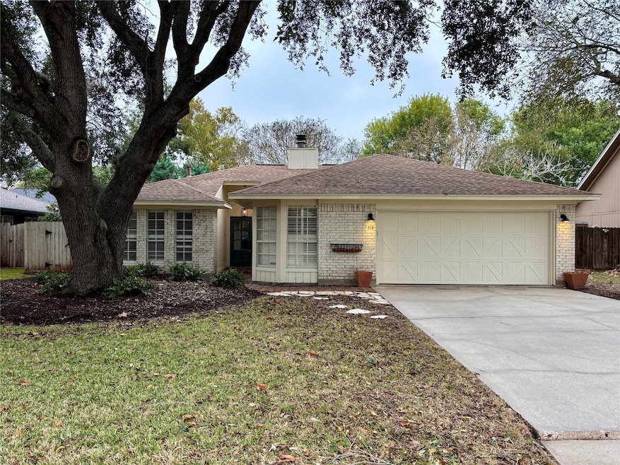 116 Bougainvillea St, Lake Jackson, TX 77566 - photo 1